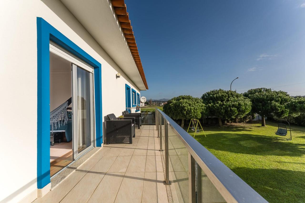 Beachfront Villa In Esposende Exterior photo